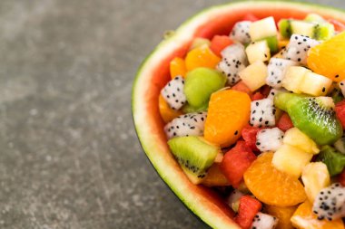 dilimlenmiş meyve karışımı 