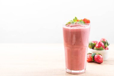çilek smoothies milkshake