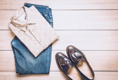 Ahşap arka plan erkekler için giyim