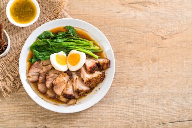 Demlenmiş Domuz bacak 