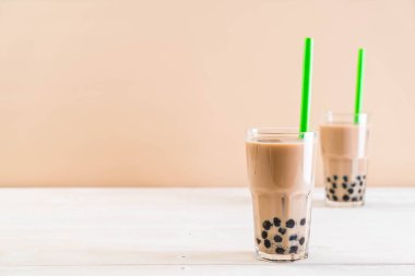 Köpüklü sütlü çay