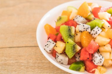 dilimlenmiş meyve karışımı 