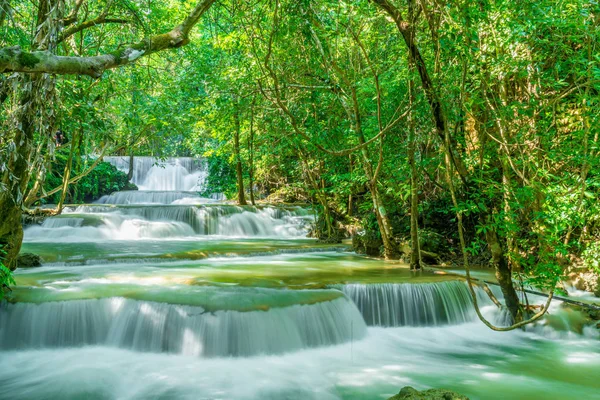 Huay Mae Kamin vízeséssel Kanchanaburi, Thaiföld — Stock Fotó