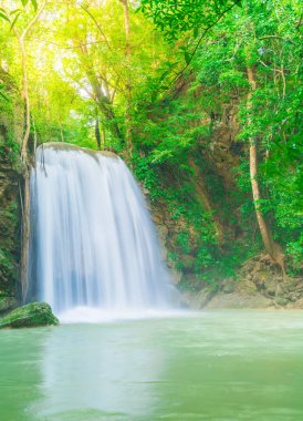 Erawan şelale, Erawan Milli Parkı Thaila içinde Kanchanaburi itibariyle