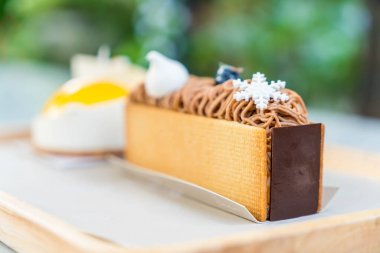 Kahveli kek ile bisküvi