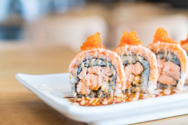 Somon suşi roll