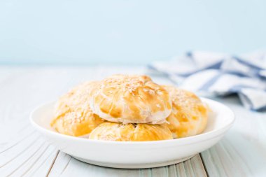 Asya tarzı ev yapımı elma pasta 