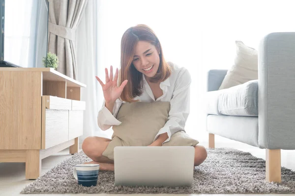 Asian woman working at home — Stock Photo, Image