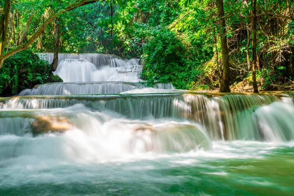 Huay Mae Kamin vízeséssel Kanchanaburi, Thaiföld — Stock Fotó