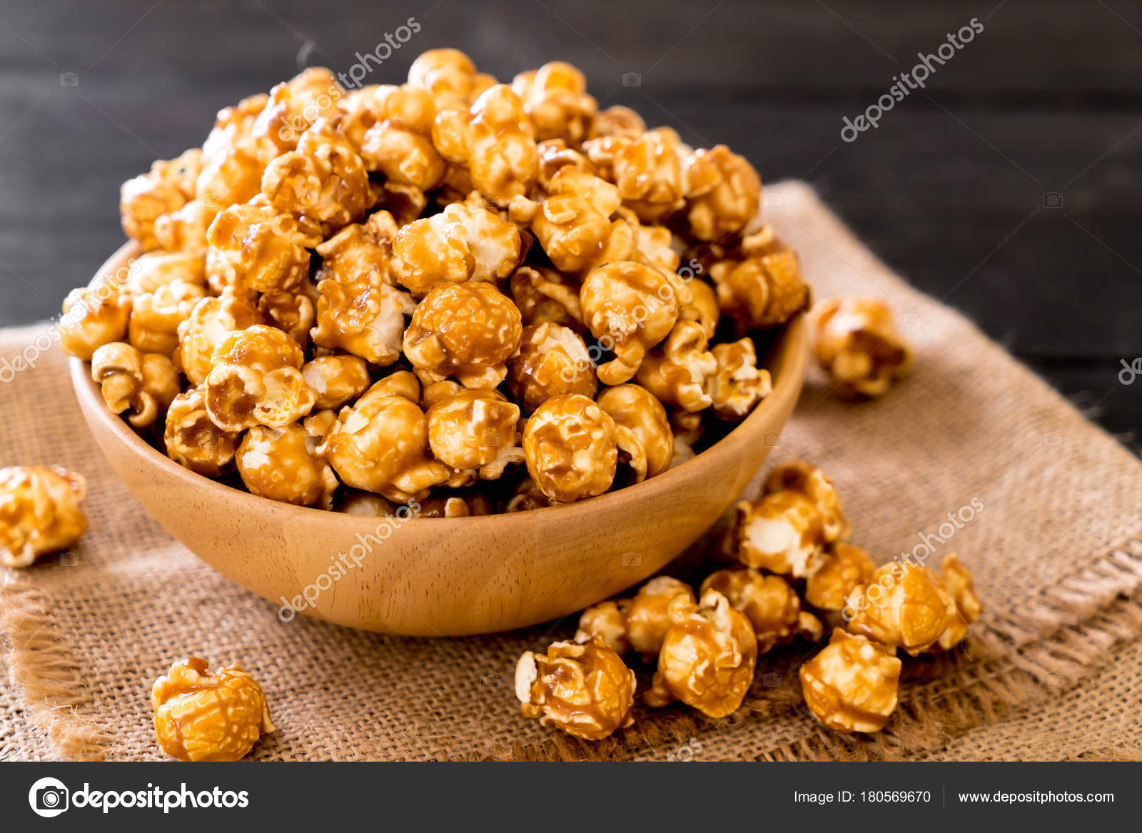 Popcorn Al Caramello In Contenitore Di Carta - Immagini vettoriali