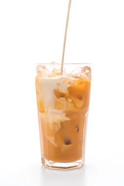 Tay süt çay
