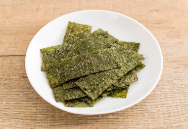 plaka üzerinde kurutulmuş yosun