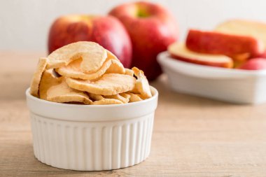 Kurutulmuş elma cips