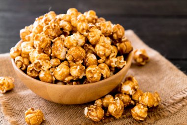 Patlamış Mısır ile karamel