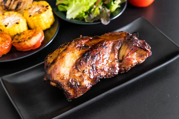 Izgara domuz pirzolası. 