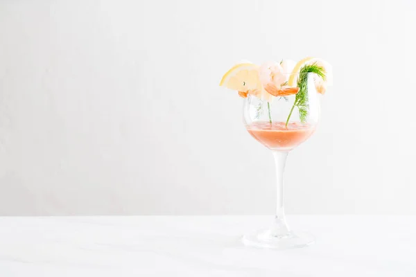 Räkcocktail med sås — Stockfoto