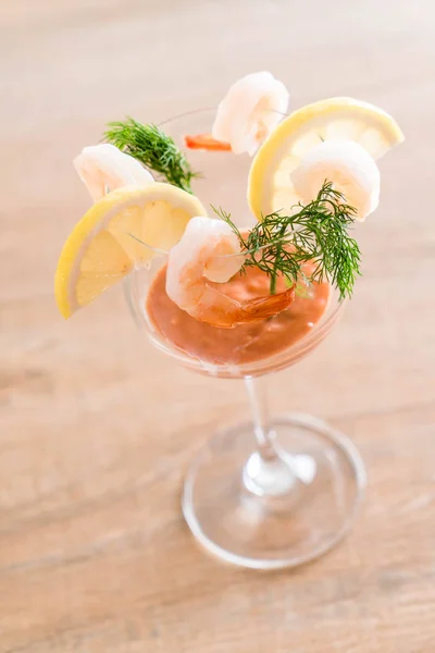 Cocktail de crevettes avec sauce — Photo