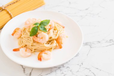 Spagetti krem peynir beyaz soslu karides