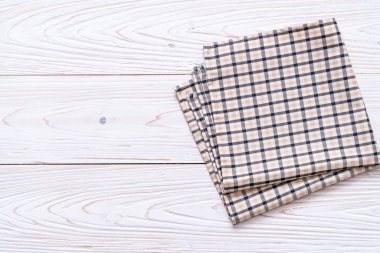 ahşap arka plan üzerinde mutfak bezi (peçete)