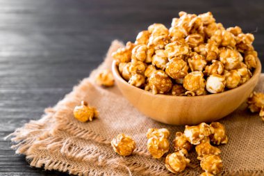 Patlamış Mısır ile karamel