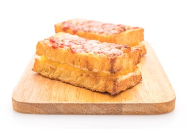 Croque monsieur pastırmalı yumurta soslu sandviç.