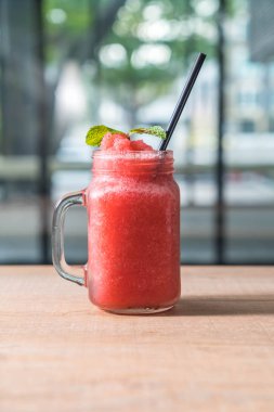 çilek smoothies kavanoz