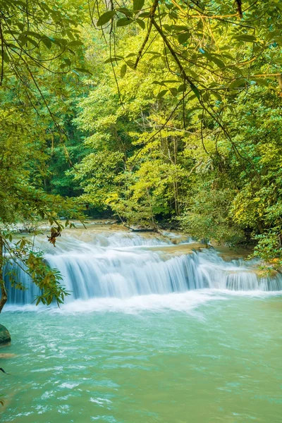 Cascade d'Erawan, parc national d'Erawan à Kanchanaburi à Thaila — Photo