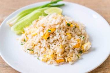 Yengeç kızarmış pilav