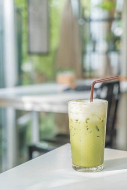 Sütlü buzlu yeşil çay 