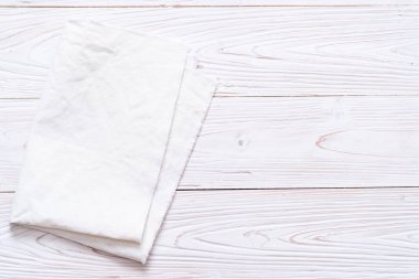 ahşap arka plan üzerinde mutfak bezi (peçete)