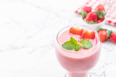 çilek smoothies milkshake