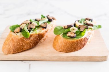 ekmek roket ve shiitake mantar