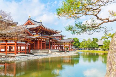 Güzel mimari Byodo içinde Kyoto tapınakta.