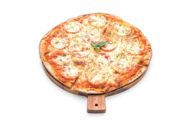 Beyaz arka plan üzerinde izole domates pizza