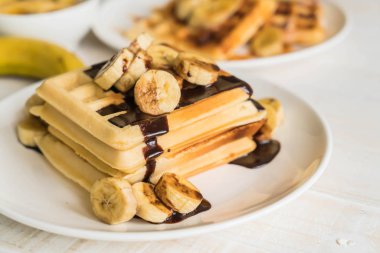 çikolata ile muz gözleme