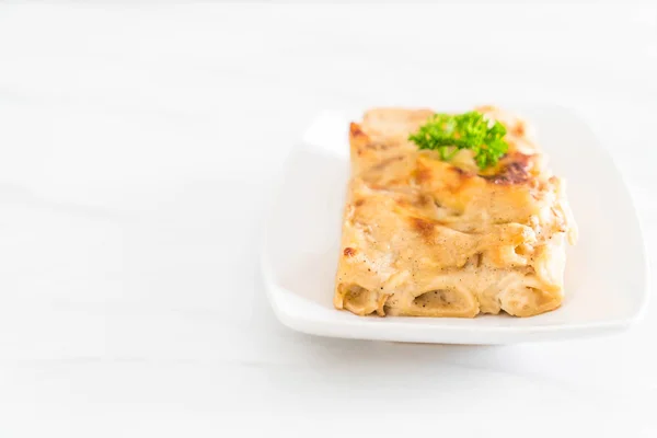 Baked penne pasta with cheese and ham — Stock Photo, Image