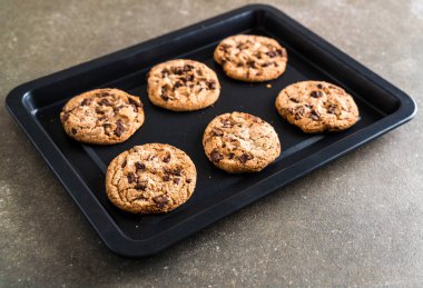 Koyu çikolata parçaları ile tanımlama