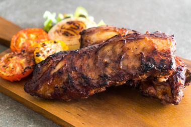 Izgara domuz pirzolası. 