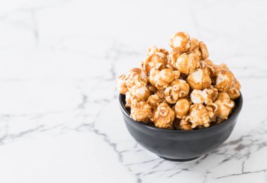 Patlamış Mısır ile karamel