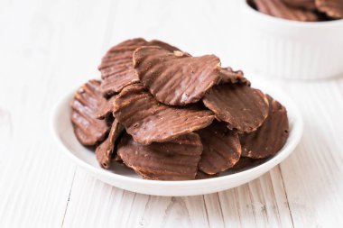 patates cipsi çikolata ile