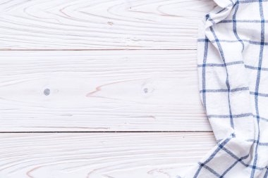 ahşap arka plan üzerinde mutfak bezi (peçete)