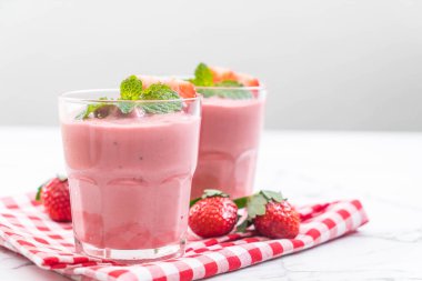 çilek smoothies milkshake