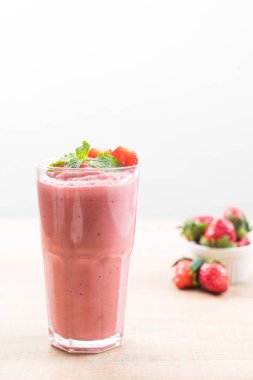 çilek smoothies milkshake