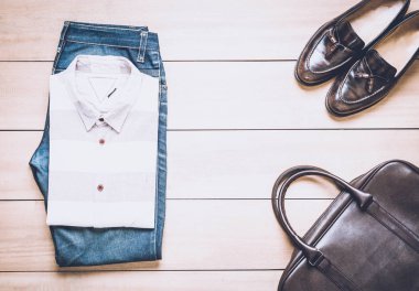 Ahşap arka plan erkekler için giyim