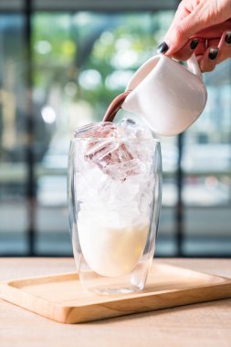 Çikolatalı buzlu cam