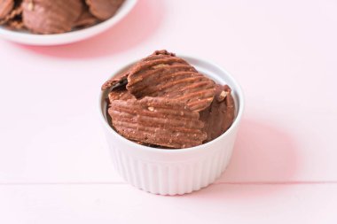 patates cipsi çikolata ile