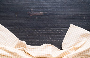 ahşap arka plan üzerinde mutfak bezi (peçete)