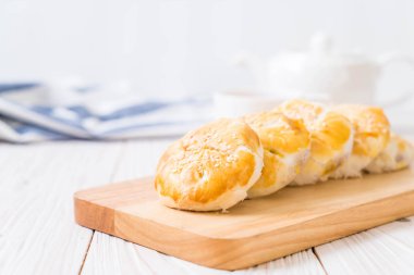 Asya tarzı ev yapımı elma pasta 