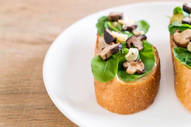 ekmek roket ve shiitake mantar