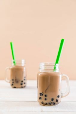 Köpüklü sütlü çay